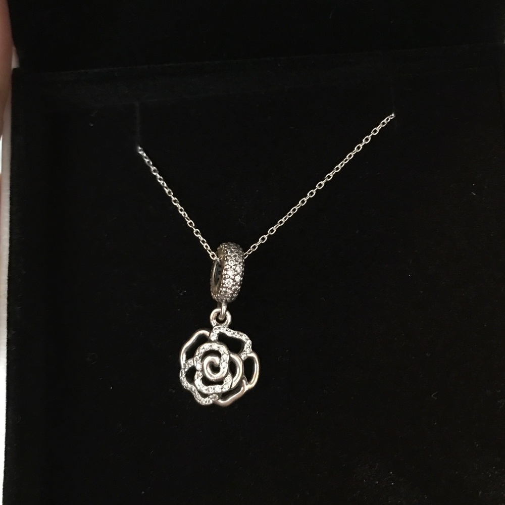 Shimmering rose necklace by Pandora